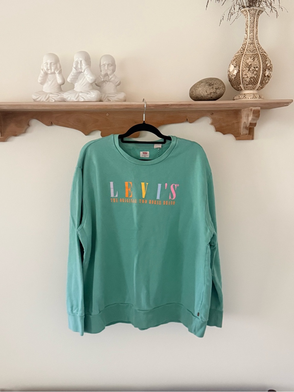 Levi's Mint Green Crewneck with Multicolor Logo - 💯 % cotton